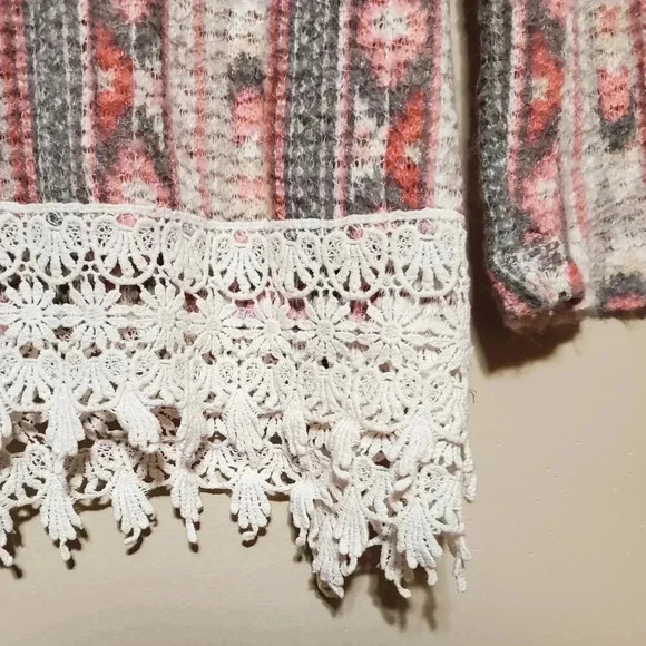 Maurices Women's Size Large Long Sleeve Knit Top Lace Crochet Trim Soft - Picture 2 of 7